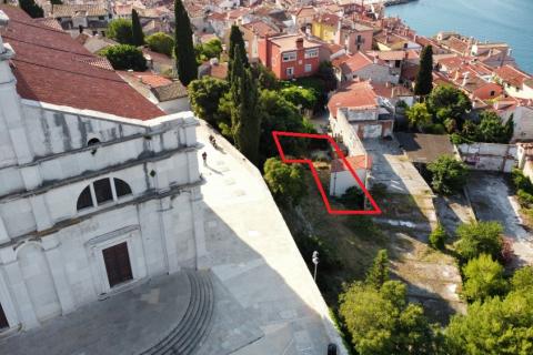 Земельный участок строительного назначения Rovinj, 144m2