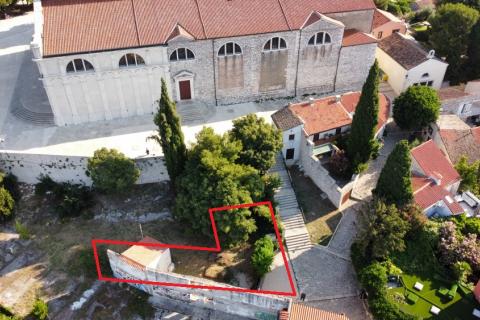 Земельный участок строительного назначения Rovinj, 144m2