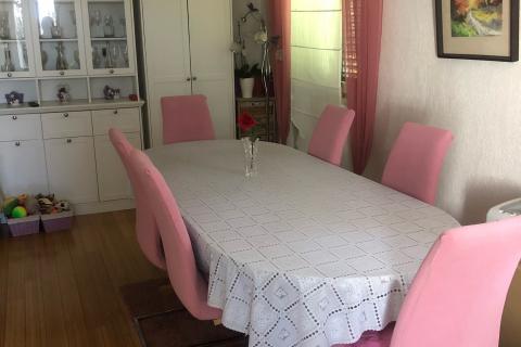 Otok Cres,Valun-kuća s dva stana u blizini mora