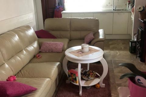 Otok Cres,Valun-kuća s dva stana u blizini mora