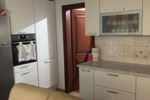 Otok Cres,Valun-kuća s dva stana u blizini mora