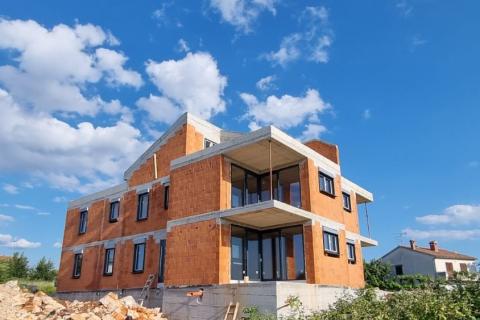 Istra, Poreč, luksuzan stan u novogradnji sa vrtom