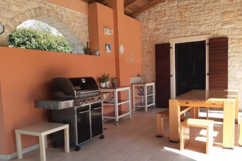 Istra, Kringa okolica - prekrasna kamena vila