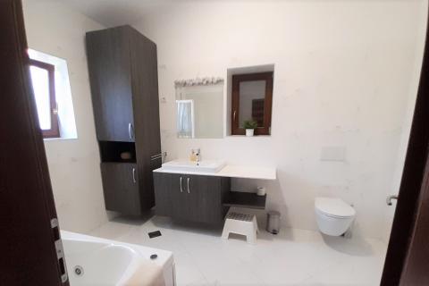 Istra, Kringa okolica - prekrasna kamena vila