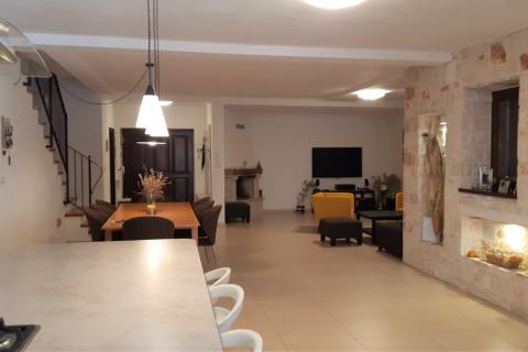 Istra, Kringa okolica - prekrasna kamena vila