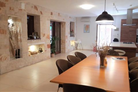 Istra, Kringa okolica - prekrasna kamena vila