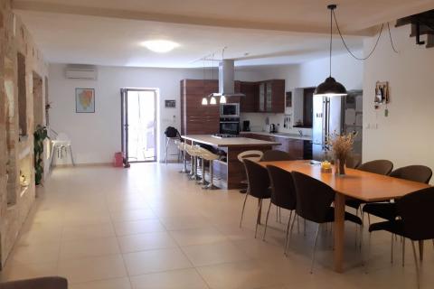 Istra, Kringa okolica - prekrasna kamena vila