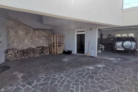 Einfamilienhaus/Wohnhaus Krk, 450m2