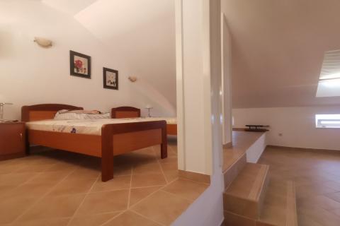 Einfamilienhaus/Wohnhaus Krk, 450m2