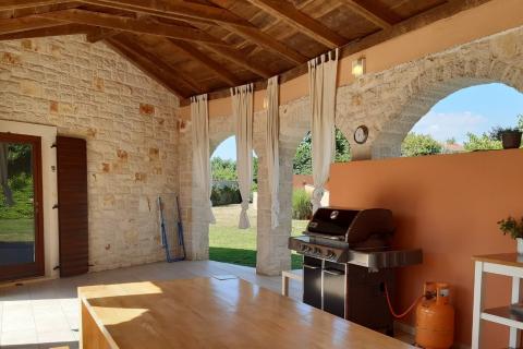 Istra, Kringa okolica - prekrasna kamena vila