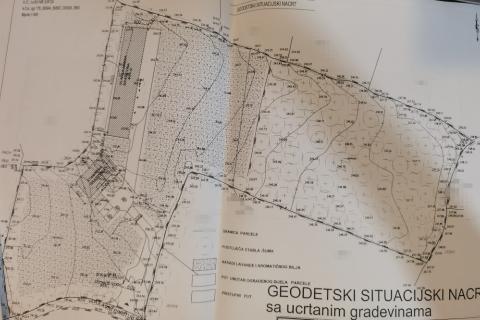 ISTRA, 2 h -poljoprivrednog zemljišta sa započetom gradnjom stambeno-gospodarskog objekta