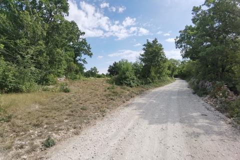 ISTRA, 2 h -poljoprivrednog zemljišta sa započetom gradnjom stambeno-gospodarskog objekta