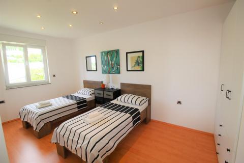 OPATIJA - IČIĆI - stan u blizini mora s okućnicom, pogled