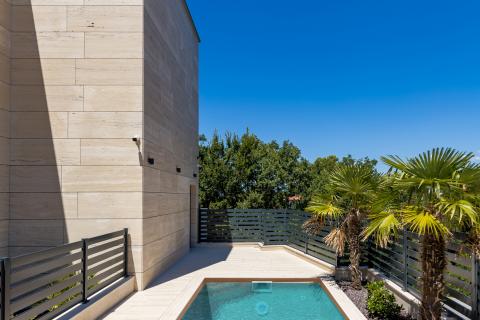 INSEL KRK, MALINSKA-Luxus-Wohnung mit Pool 80 Meter vom Strand entfernt