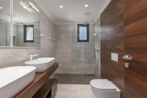 INSEL KRK, MALINSKA-Luxus-Wohnung mit Pool 80 Meter vom Strand entfernt