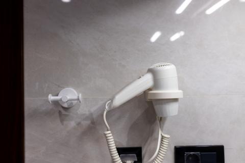 INSEL KRK, MALINSKA-Luxus-Wohnung mit Pool 80 Meter vom Strand entfernt