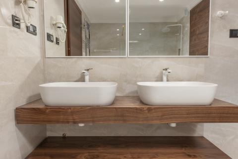 INSEL KRK, MALINSKA-Luxus-Wohnung mit Pool 80 Meter vom Strand entfernt