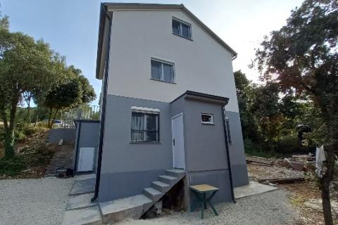 Istra,Marčana,Kavran,legalizirana kuća u prirodi