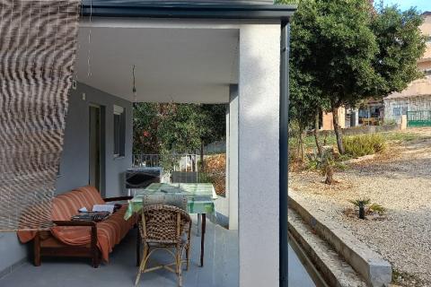 Istra,Marčana,Kavran,legalizirana kuća u prirodi