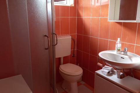 Istra,Marčana,Kavran,legalizirana kuća u prirodi