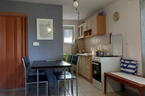 Istra,Marčana,Kavran,legalizirana kuća u prirodi