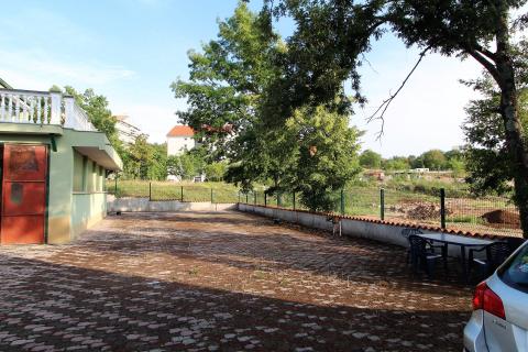 Viškovo, Dovičići, predivna kuća 520m2 s dva stana, velikom garažom i urednom okućnicom.