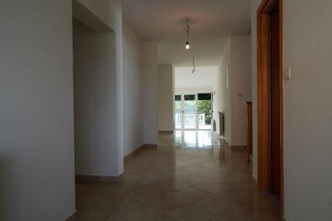 Viškovo, Dovičići, predivna kuća 520m2 s dva stana, velikom garažom i urednom okućnicom.