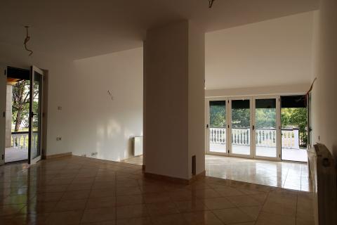 Viškovo, Dovičići, predivna kuća 520m2 s dva stana, velikom garažom i urednom okućnicom.