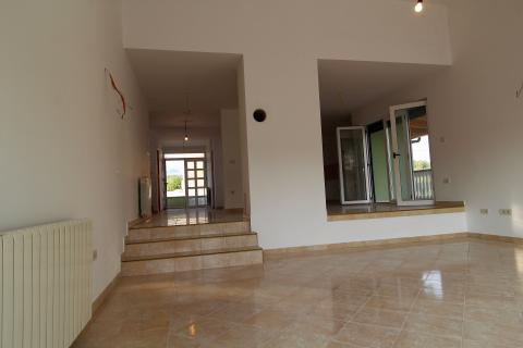 Viškovo, Dovičići, predivna kuća 520m2 s dva stana, velikom garažom i urednom okućnicom.