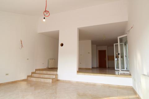 Viškovo, Dovičići, predivna kuća 520m2 s dva stana, velikom garažom i urednom okućnicom.