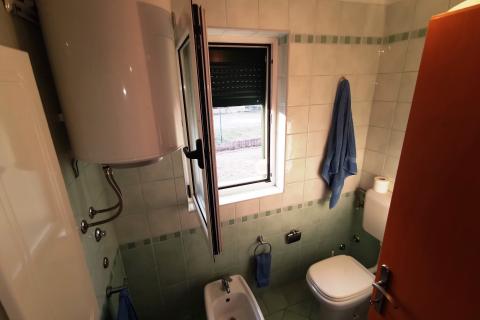 Viškovo, Dovičići, predivna kuća 520m2 s dva stana, velikom garažom i urednom okućnicom.