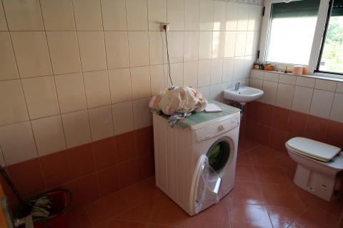 Viškovo, Dovičići, predivna kuća 520m2 s dva stana, velikom garažom i urednom okućnicom.