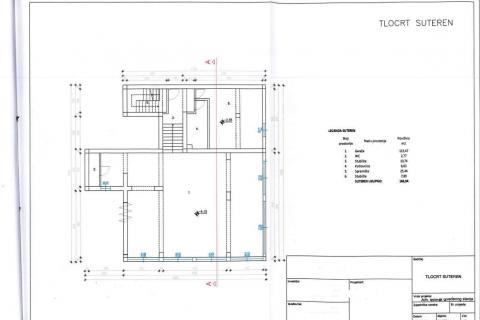 Viškovo, Dovičići, predivna kuća 520m2 s dva stana, velikom garažom i urednom okućnicom.