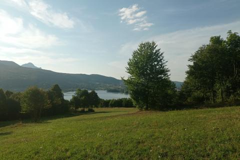 Ogulin,građevinsko zemljište,pogled na jezero Sabljaci