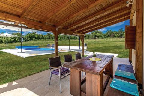 Lika, Plaški-Kuća sa bazenom 110 m2