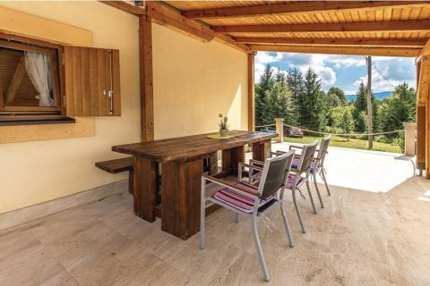 Lika, Plaški-Kuća sa bazenom 110 m2