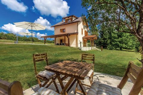 Lika, Plaški-Kuća sa bazenom 110 m2