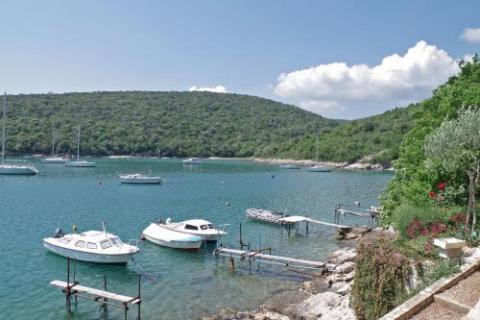 KRNICA, Teren 80 m od mora