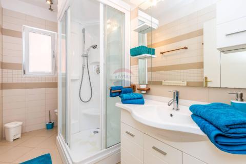 OPATIJA - trosobni stan na 1. katu s terasom, pogled