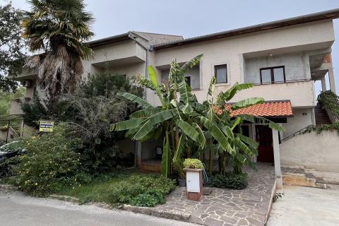 Poreč, okolica - legalizirana višestambena kuća sa pogledom na more