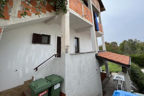 Poreč, okolica - legalizirana višestambena kuća sa pogledom na more