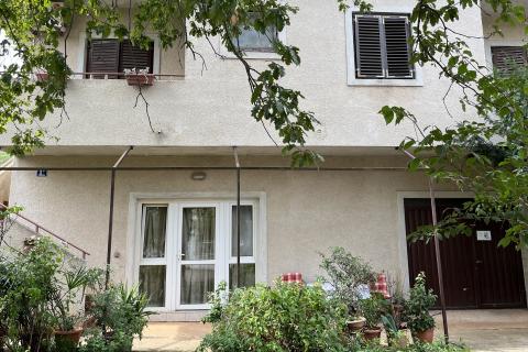 Poreč, okolica - legalizirana višestambena kuća sa pogledom na more