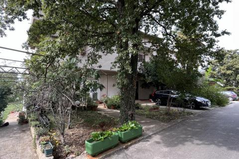 Poreč, okolica - legalizirana višestambena kuća sa pogledom na more