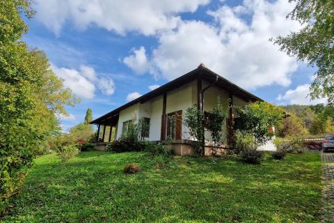 Ogulin - kuća s pogledom na jezero Sabljaci