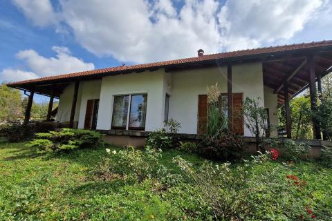 Ogulin - kuća s pogledom na jezero Sabljaci