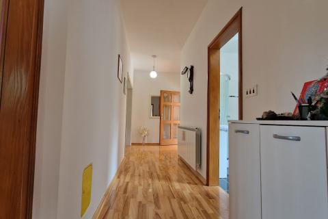 Ogulin - kuća s pogledom na jezero Sabljaci