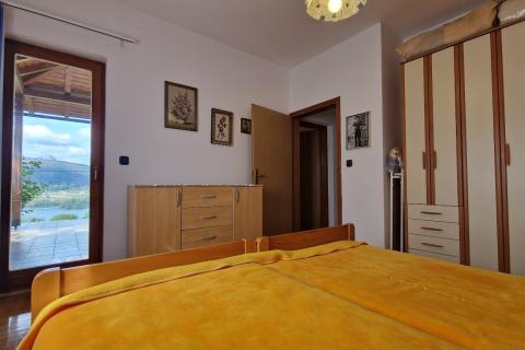 Ogulin - kuća s pogledom na jezero Sabljaci