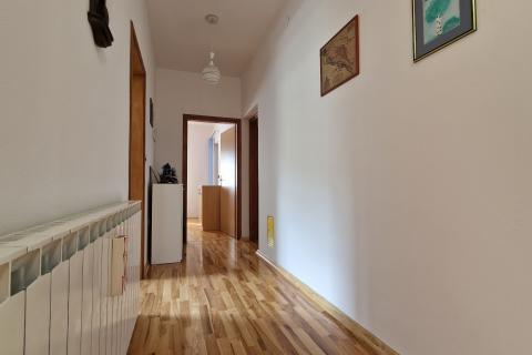 Ogulin - kuća s pogledom na jezero Sabljaci