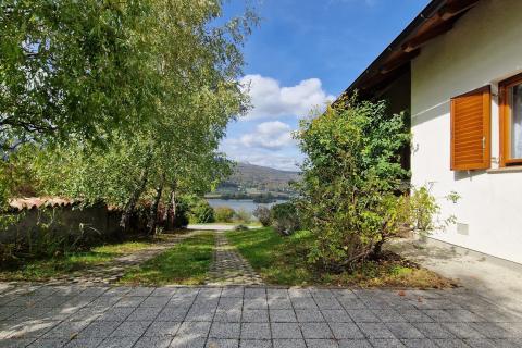 Ogulin - kuća s pogledom na jezero Sabljaci