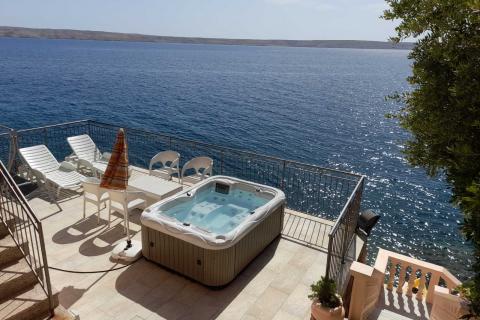 Karlobag, Lukovo Šugarje samostojeća kuća 1. red do mora